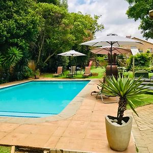 Aerotropolis Guest Lodge